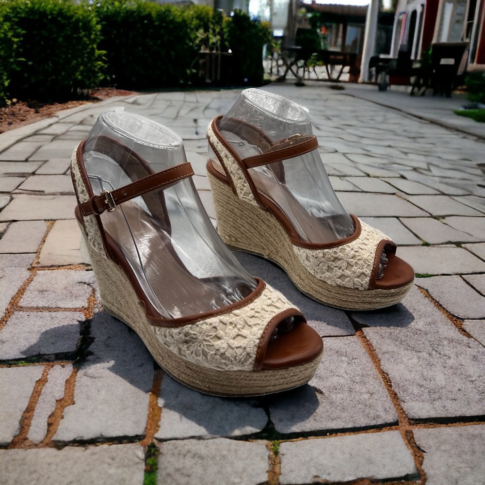 Report Duchess Embroidered Cream Espadrille Wedge Sandal, Size 7